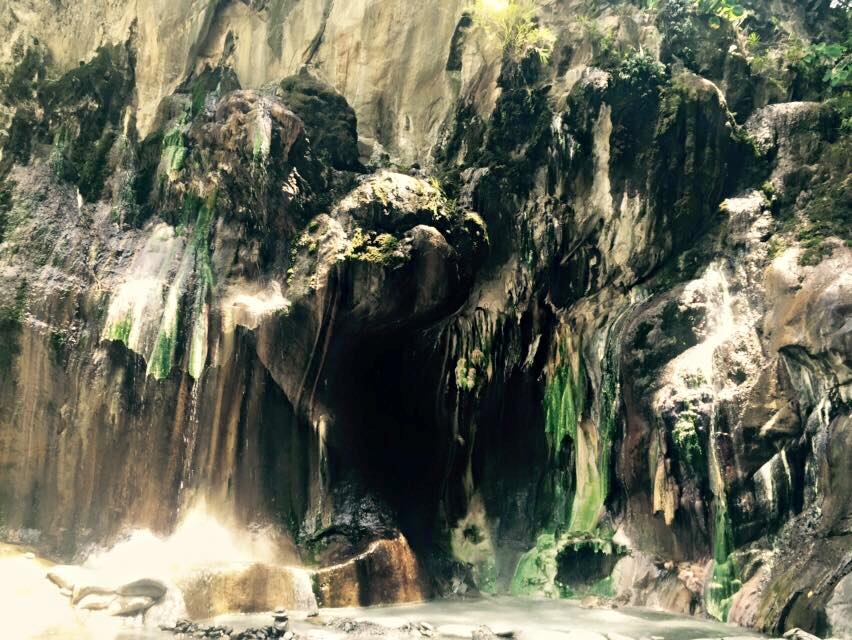 《栗松溫泉》台灣最美的野溪溫泉二日遊