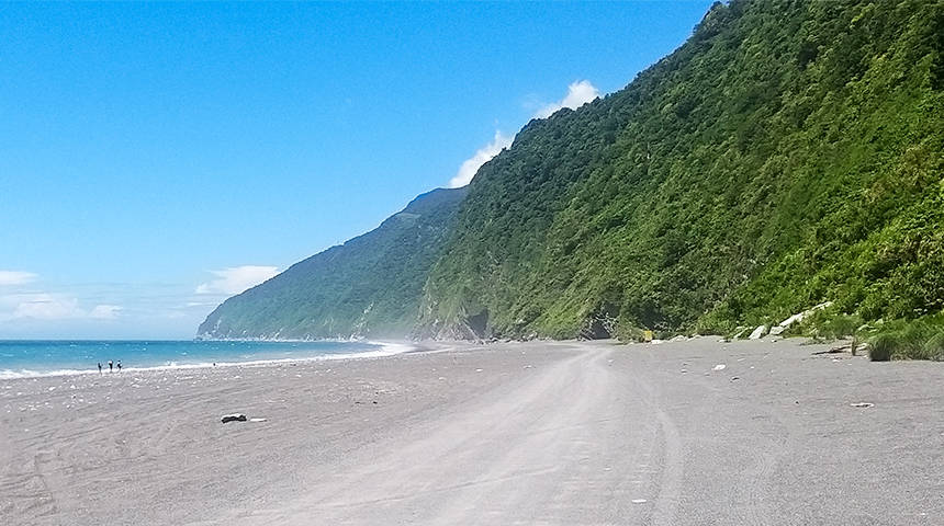 神秘海灘海蝕洞群景觀